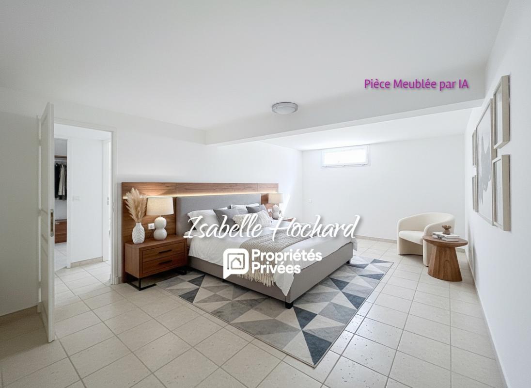 CUERS Maison familiale avec piscine, grands volumes et fort potentiel. Terrain 1 982 m² 13