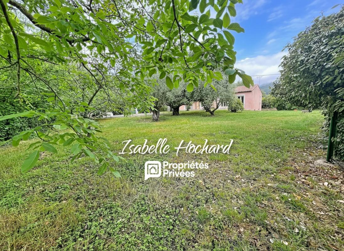 CUERS Maison familiale avec piscine, grands volumes et fort potentiel. Terrain 1 982 m² 15