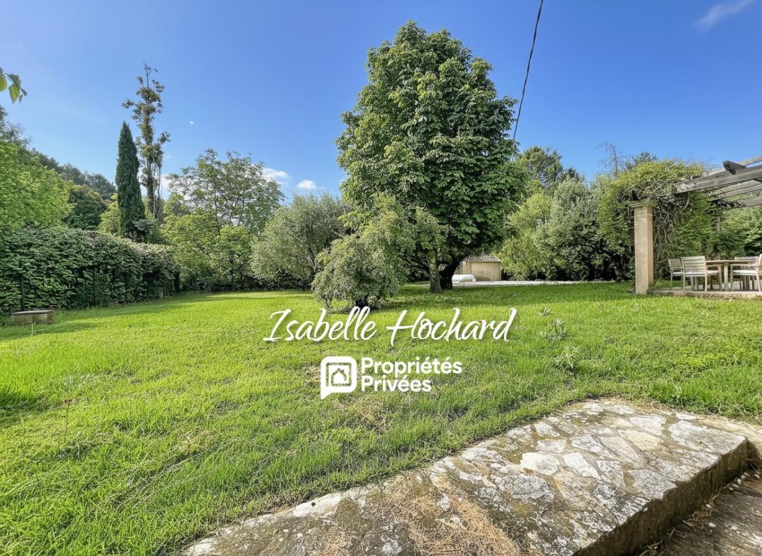 CUERS Maison familiale avec piscine, grands volumes et fort potentiel. Terrain 1 982 m² 16