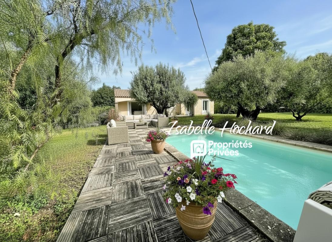 CUERS Maison familiale avec piscine, grands volumes et fort potentiel. Terrain 1 982 m² 2