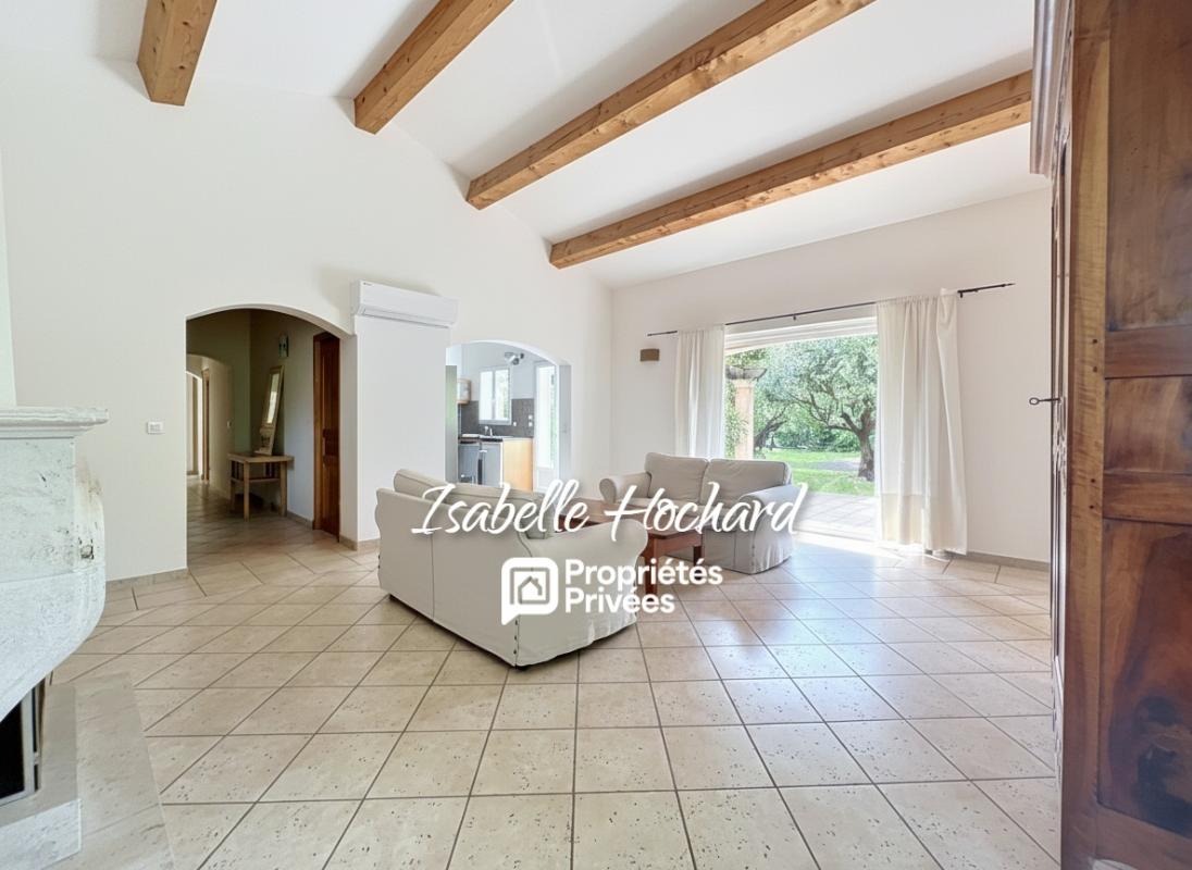 CUERS Maison familiale avec piscine, grands volumes et fort potentiel. Terrain 1 982 m² 5
