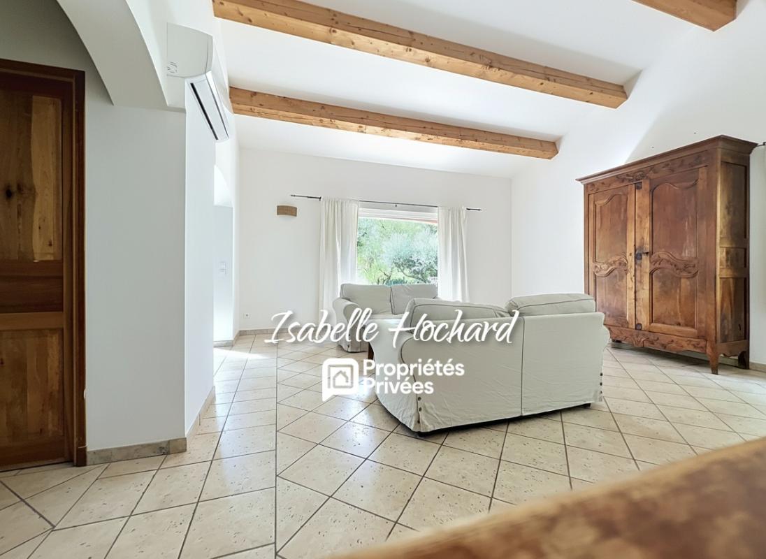 CUERS Maison familiale avec piscine, grands volumes et fort potentiel. Terrain 1 982 m² 6