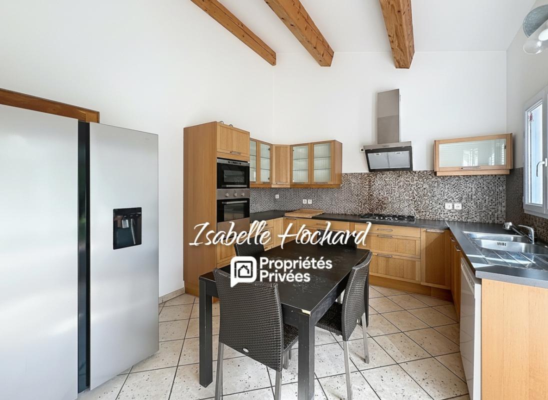 CUERS Maison familiale avec piscine, grands volumes et fort potentiel. Terrain 1 982 m² 7