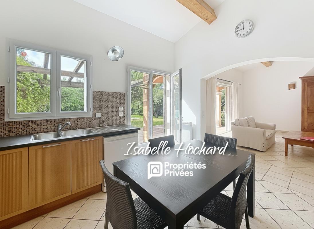 CUERS Maison familiale avec piscine, grands volumes et fort potentiel. Terrain 1 982 m² 8