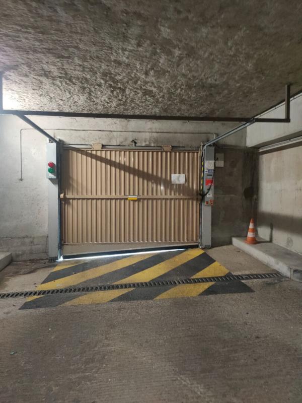 PARIS-13E-ARRONDISSEMENT Parking / box Paris 11.16m2 2