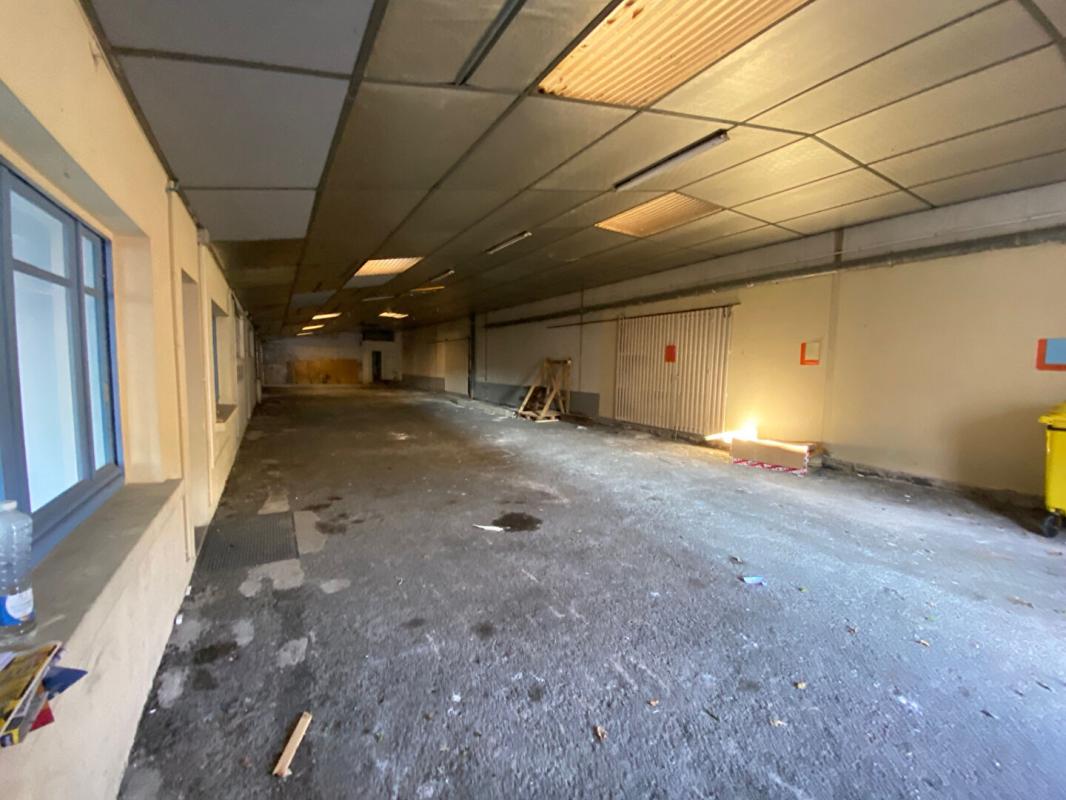 SAINTES EXCLUSIVITE SAINTES - LOCAL D'ACTVITE, ENTREPOT AVEC BUREAUX 1