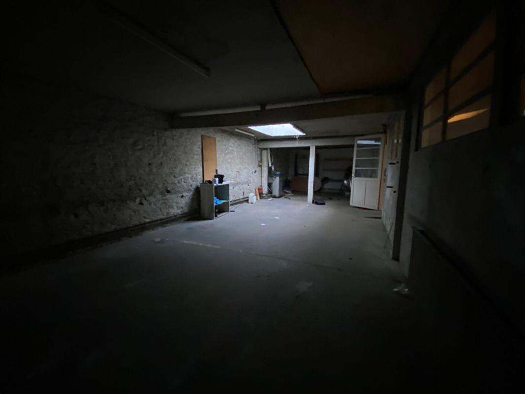 SAINTES EXCLUSIVITE SAINTES - LOCAL D'ACTVITE, ENTREPOT AVEC BUREAUX 6