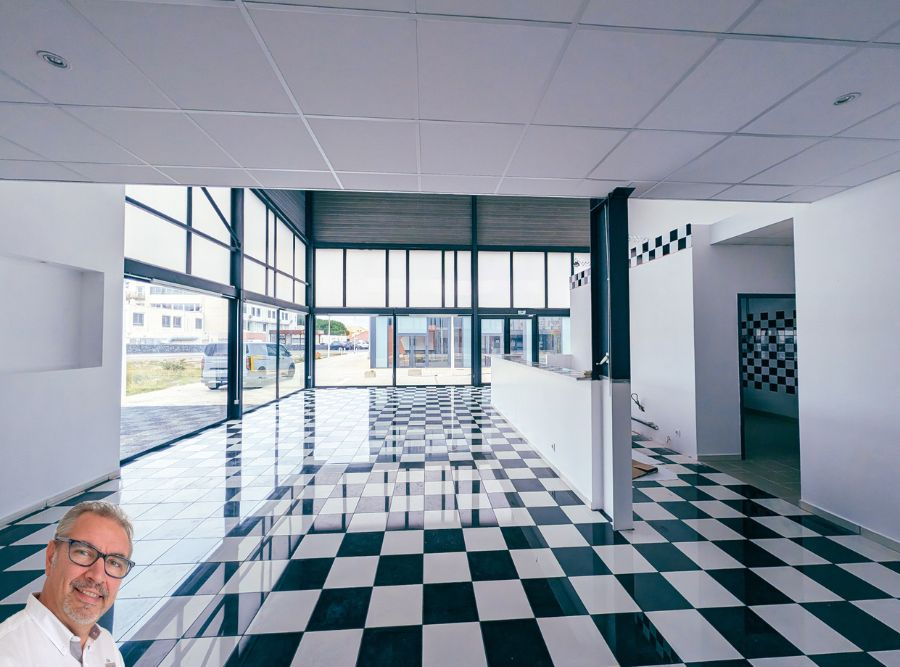 PORT LEUCATE PORT LEUCATE - MURS COMMERCIAUX  149 m² toutes activités 3