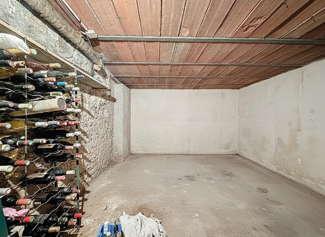 VILLEJUIF Maison  4 pièces de 126  m2  de surface.  85 m2  habitables 11