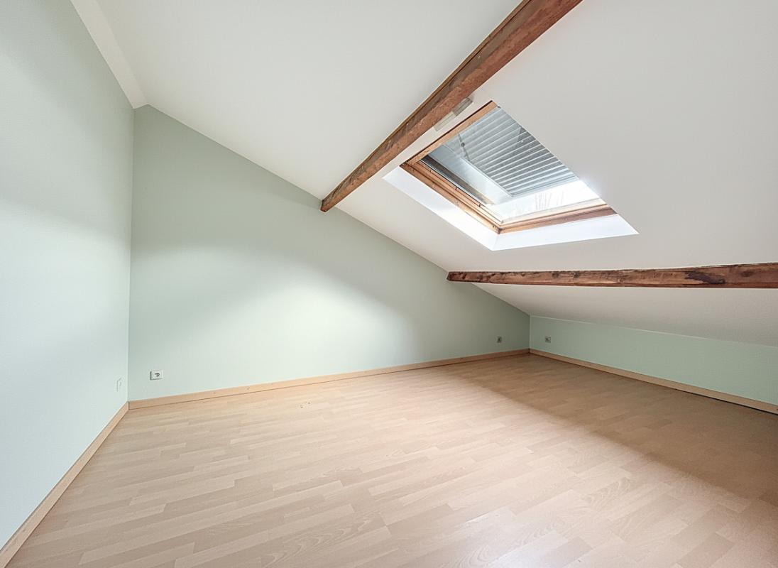 VILLEJUIF Maison  4 pièces de 126  m2  de surface.  85 m2  habitables 7