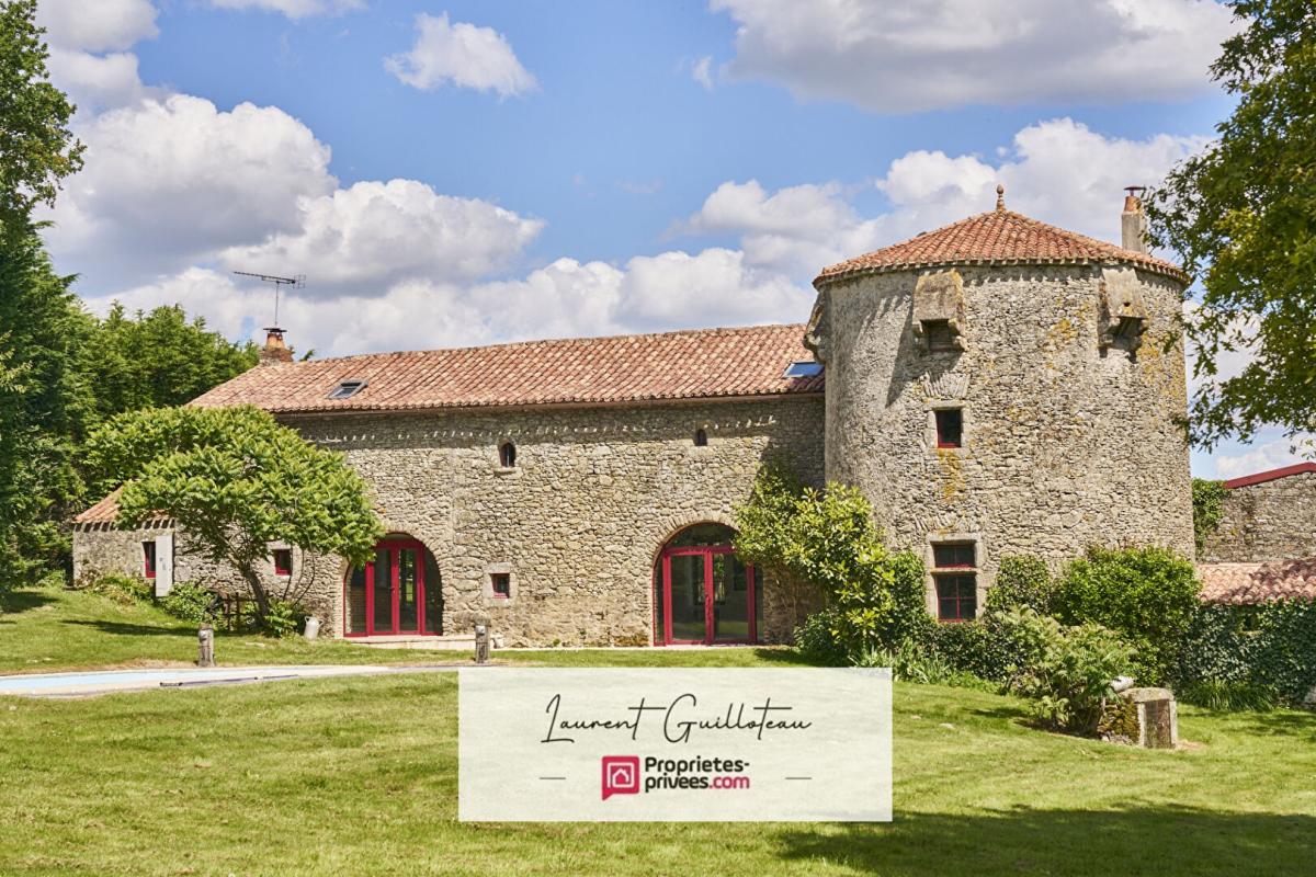 LA GAUBRETIERE Maison de maître La Gaubretiere 8 pièces 208 m2 1