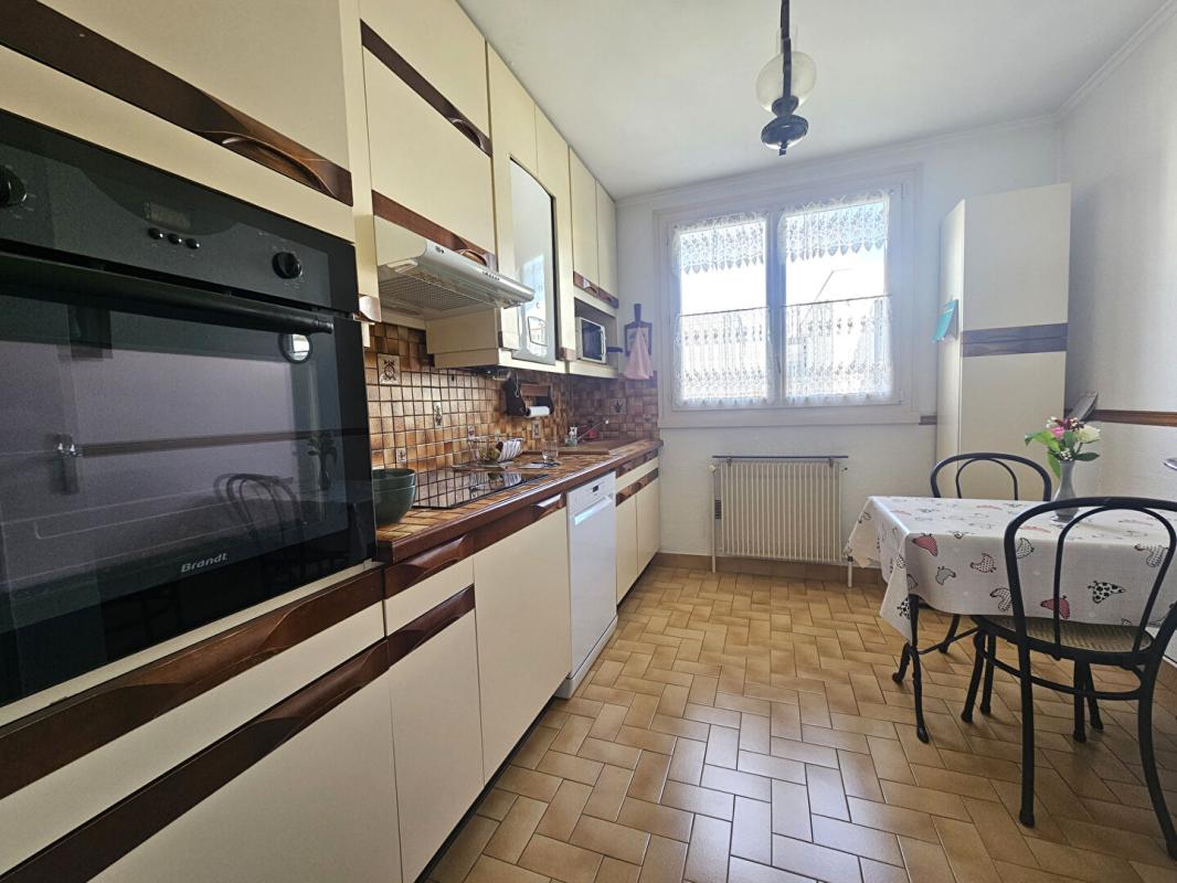 DECINES-CHARPIEU Appartement Decines Charpieu 3 pièce(s) 79.08 m2 7