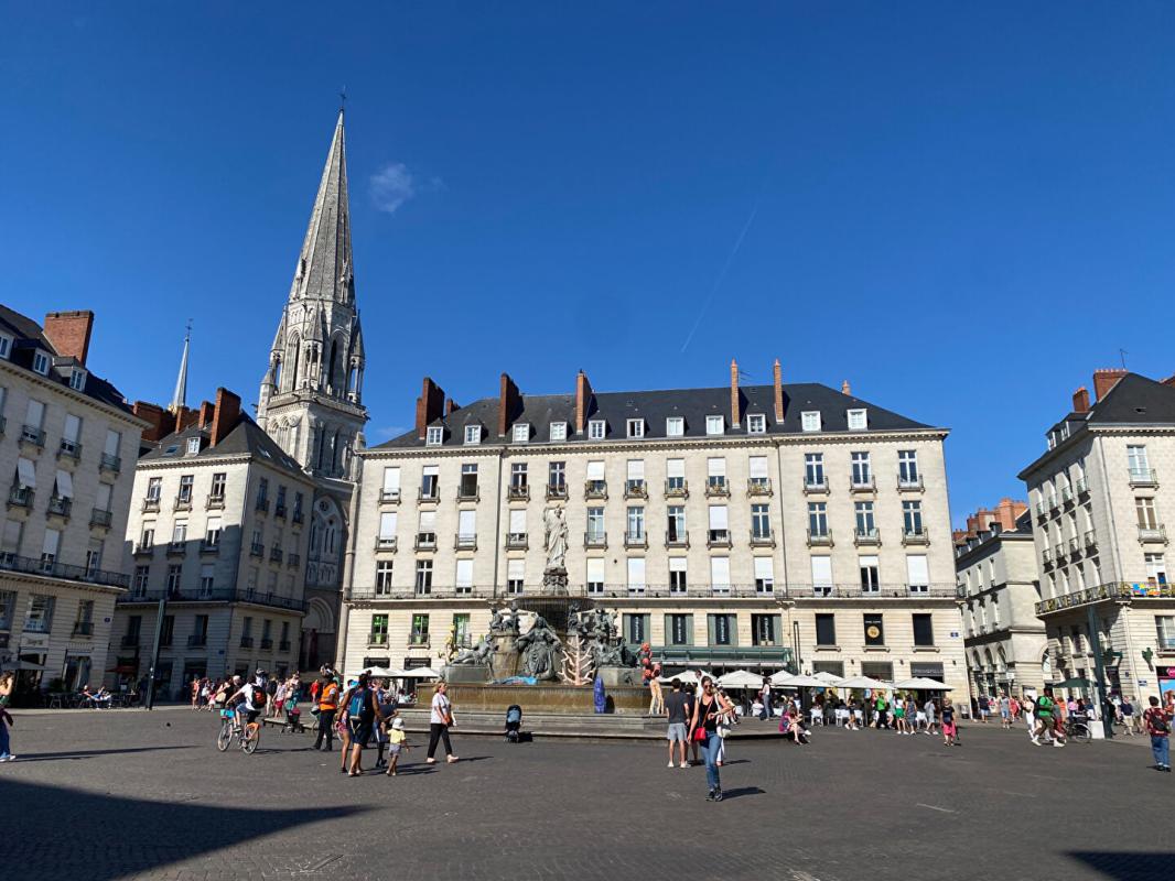 NANTES 44000 NANTES - LOCAL COMMERCIAL 59 m² A LOUER - PROCHE PLACE ROYALE 7
