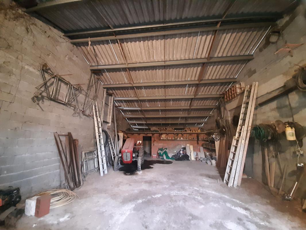 SAINTE-TERRE 33350 SAINTE TERRE - ENTREPOT 400 M² 2