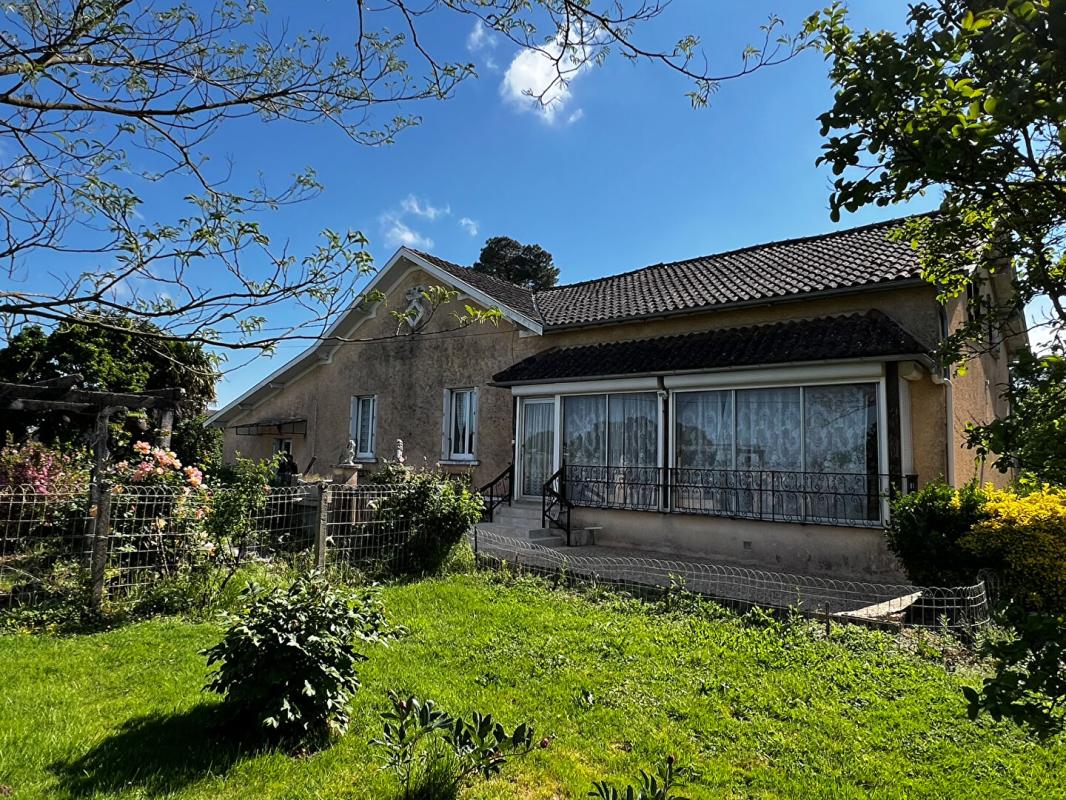 NOTRE-DAME-DE-SANILHAC Maison  T5/6 d'env. 200 m2 avec étang, verger et nombreuses annexes sur  SANILHAC (24660) 2