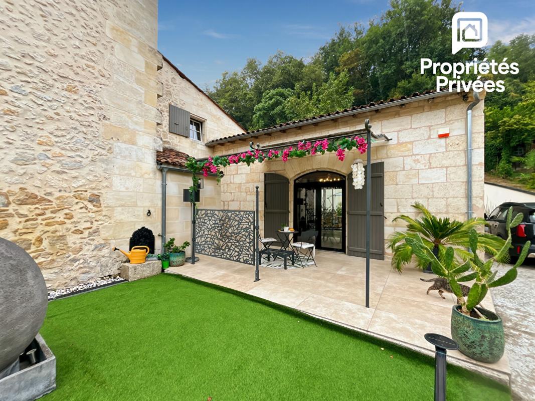 CAMBES Propriété de caractère en pierre  - 215 m² - Piscine - Grotte / carrière - Cambes - 20 min Bordeaux 16