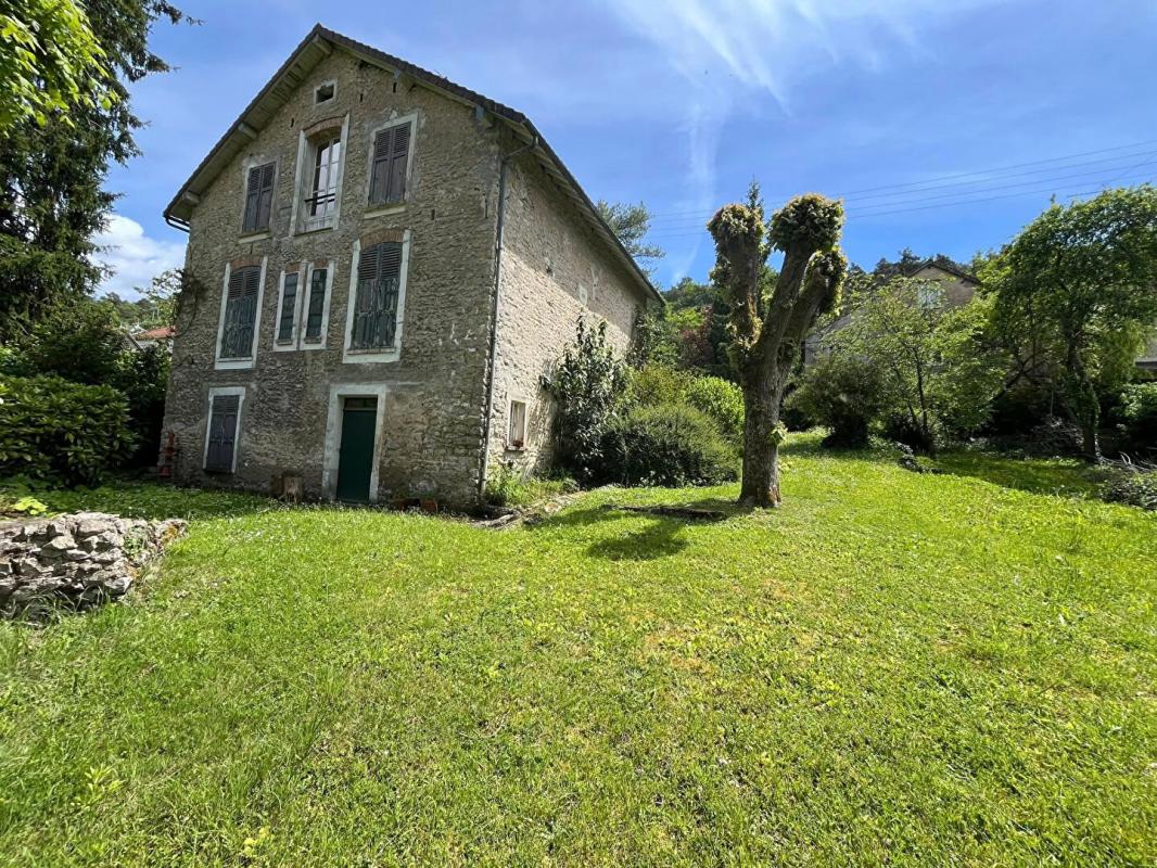 SACLAS ENSEMBLE IMMOBILIER D'EXCEPTION À SACLAS ? BORD DE RIVIÈRE - 2 maisons 1
