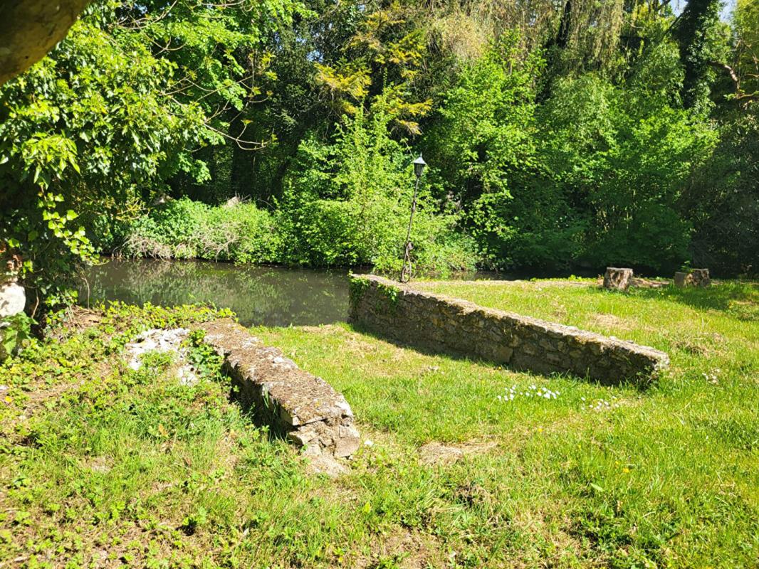 SACLAS ENSEMBLE IMMOBILIER D'EXCEPTION À SACLAS ? BORD DE RIVIÈRE - 2 maisons 18