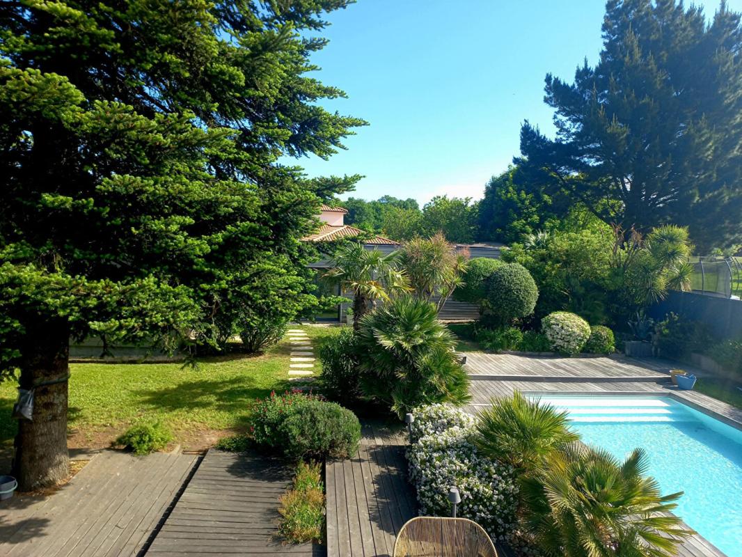 LA BAULE-ESCOUBLAC La Baule maison et son annexe sur terrain de 1500 m2 avec piscine 1