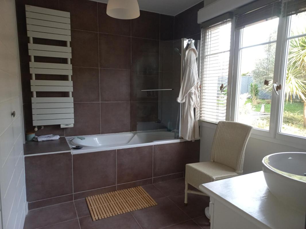 LA BAULE-ESCOUBLAC La Baule maison et son annexe sur terrain de 1500 m2 avec piscine 15