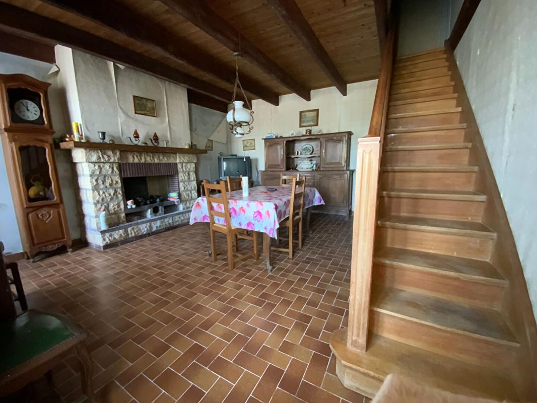 LINGREVILLE Maison en pierre à rénover 98m² + dépendance 5