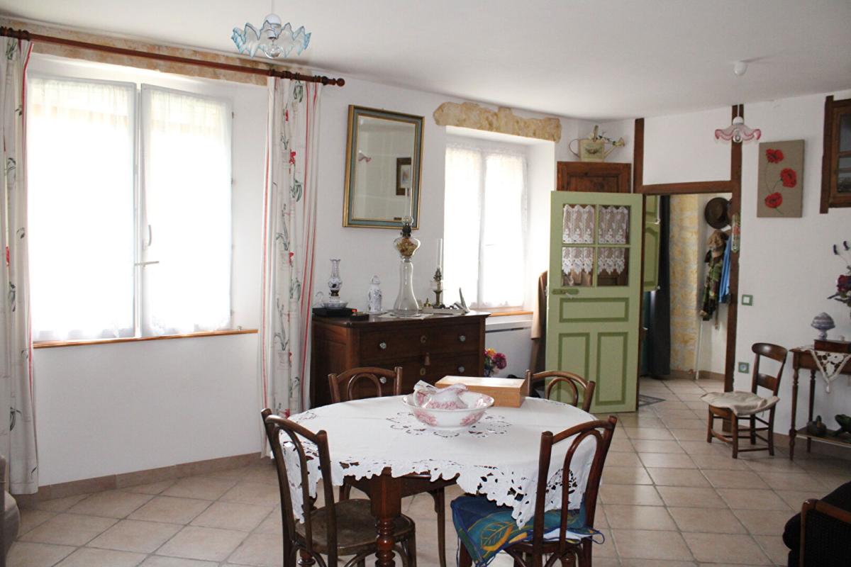 SAINT-BONNET-DE-MONTAUROUX Maison Saint Bonnet Laval avec terrasse et garage 6
