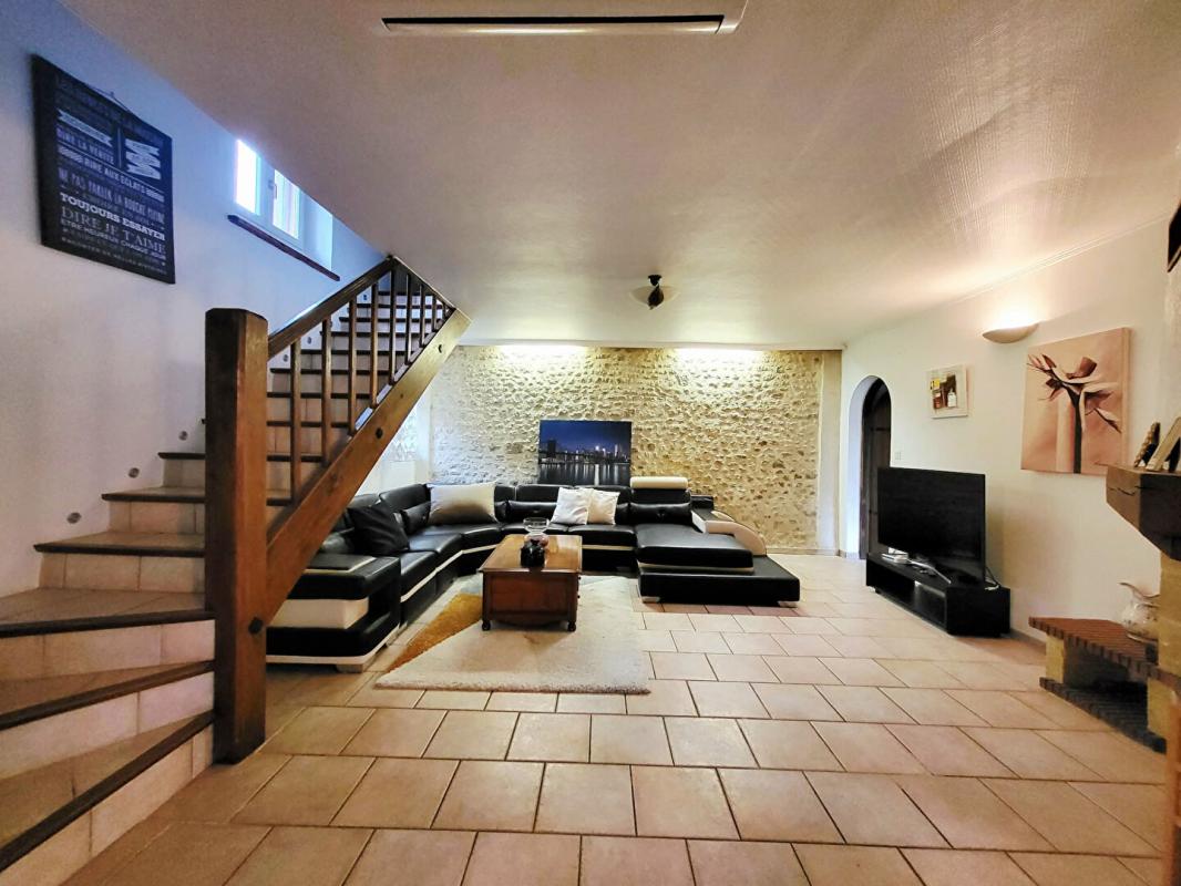SERMAISES MAISON EN PIERRE  4 Chambres,  avec dépendances 6