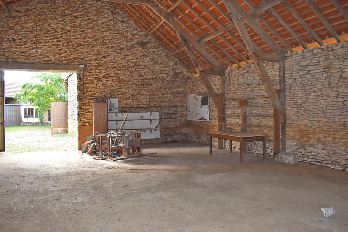 SAINT-GENIES Corps de ferme Saint Genies 289 m2 12