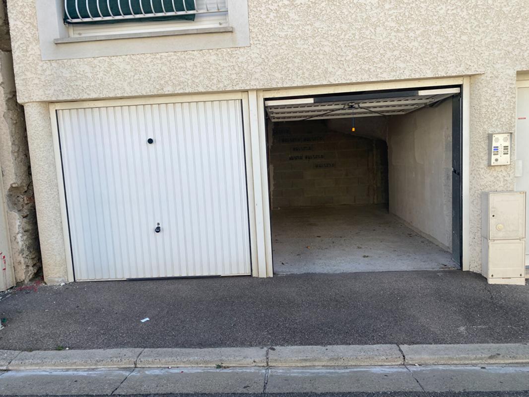 MIRAMAS À louer - Grand garage 36 m² à Miramas 2