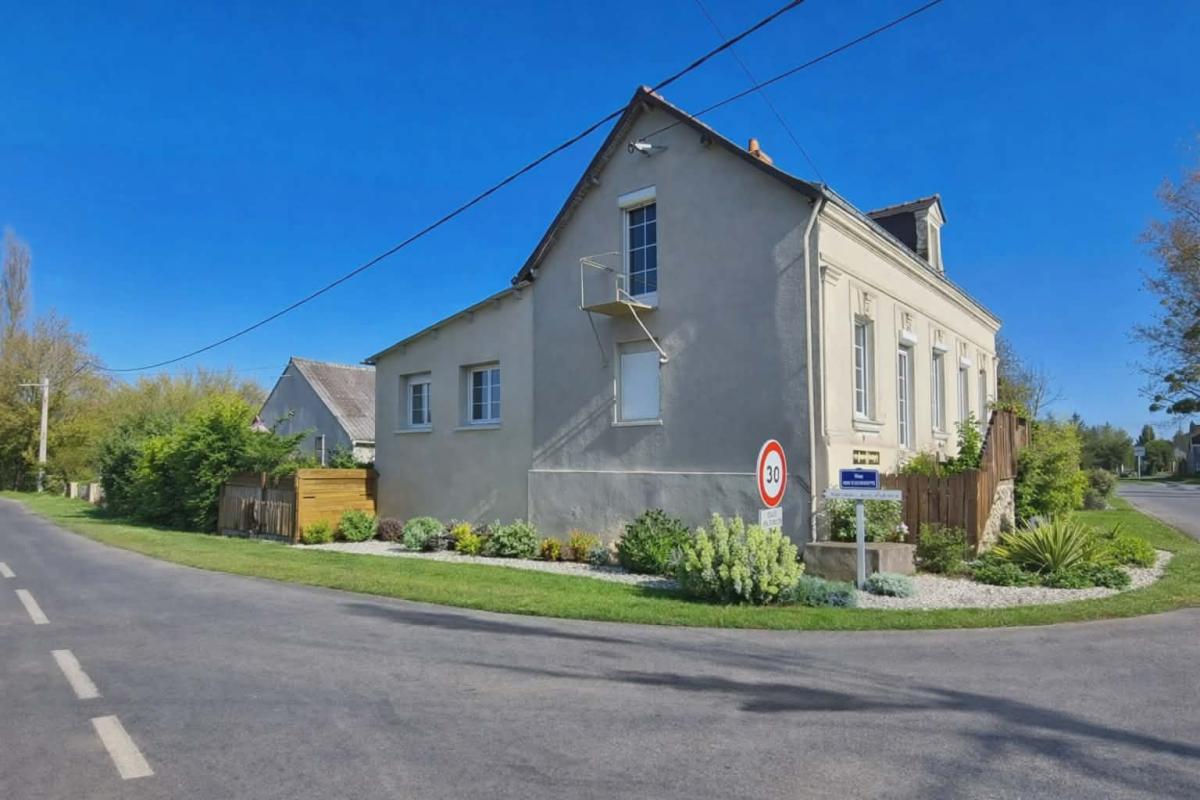 GENNES Propriété fort potentiel Saint Martin de la Place 1