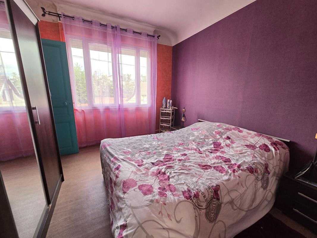 CHELLES 500 m gare RER E et Transilien P : Maison louée de 5 pièces 80 m² Terrain 620 m² Investissement locatif 12