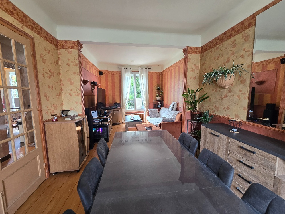 CHELLES 500 m gare RER E et Transilien P : Maison louée de 5 pièces 80 m² Terrain 620 m² Investissement locatif 6
