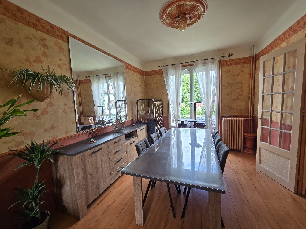 CHELLES 500 m gare RER E et Transilien P : Maison louée de 5 pièces 80 m² Terrain 620 m² Investissement locatif 7
