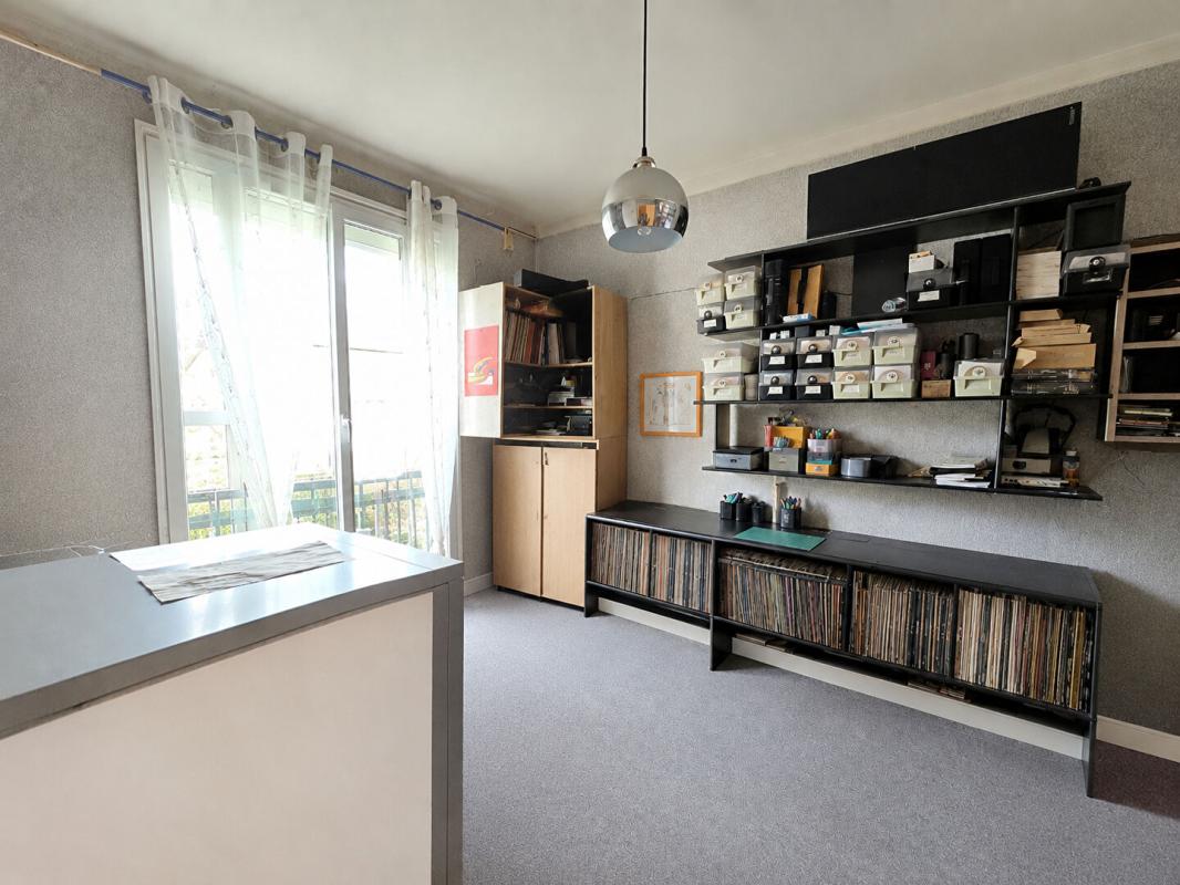 CHELLES 500 m gare RER E et Transilien P : Maison louée de 5 pièces 80 m² Terrain 620 m² Investissement locatif 8