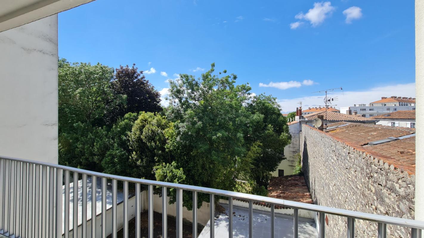 LA ROCHELLE A VENDRE à La Rochelle centre Appartement 85 m²  avec balcon + Parking + Cave 4