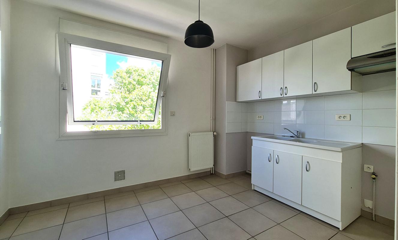 LA ROCHELLE A VENDRE à La Rochelle centre Appartement 85 m²  avec balcon + Parking + Cave 7