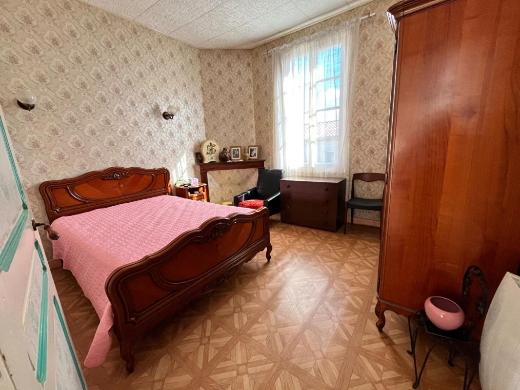 MONSEMPRON-LIBOS Maison atypique mitoyenne d'un côté, de 77 m2, 2 chambres, 180 m2 de terrain 10