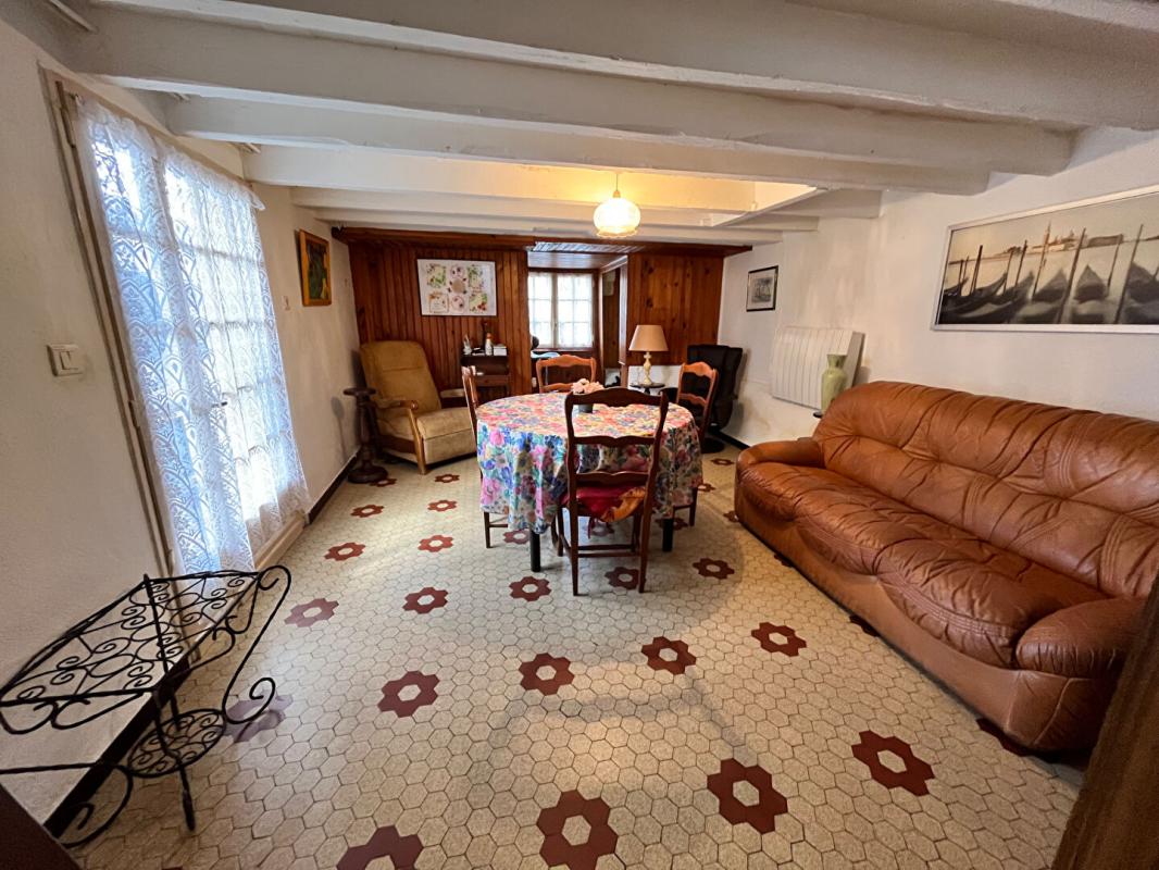 MONSEMPRON-LIBOS Maison atypique mitoyenne d'un côté, de 77 m2, 2 chambres, 180 m2 de terrain 2
