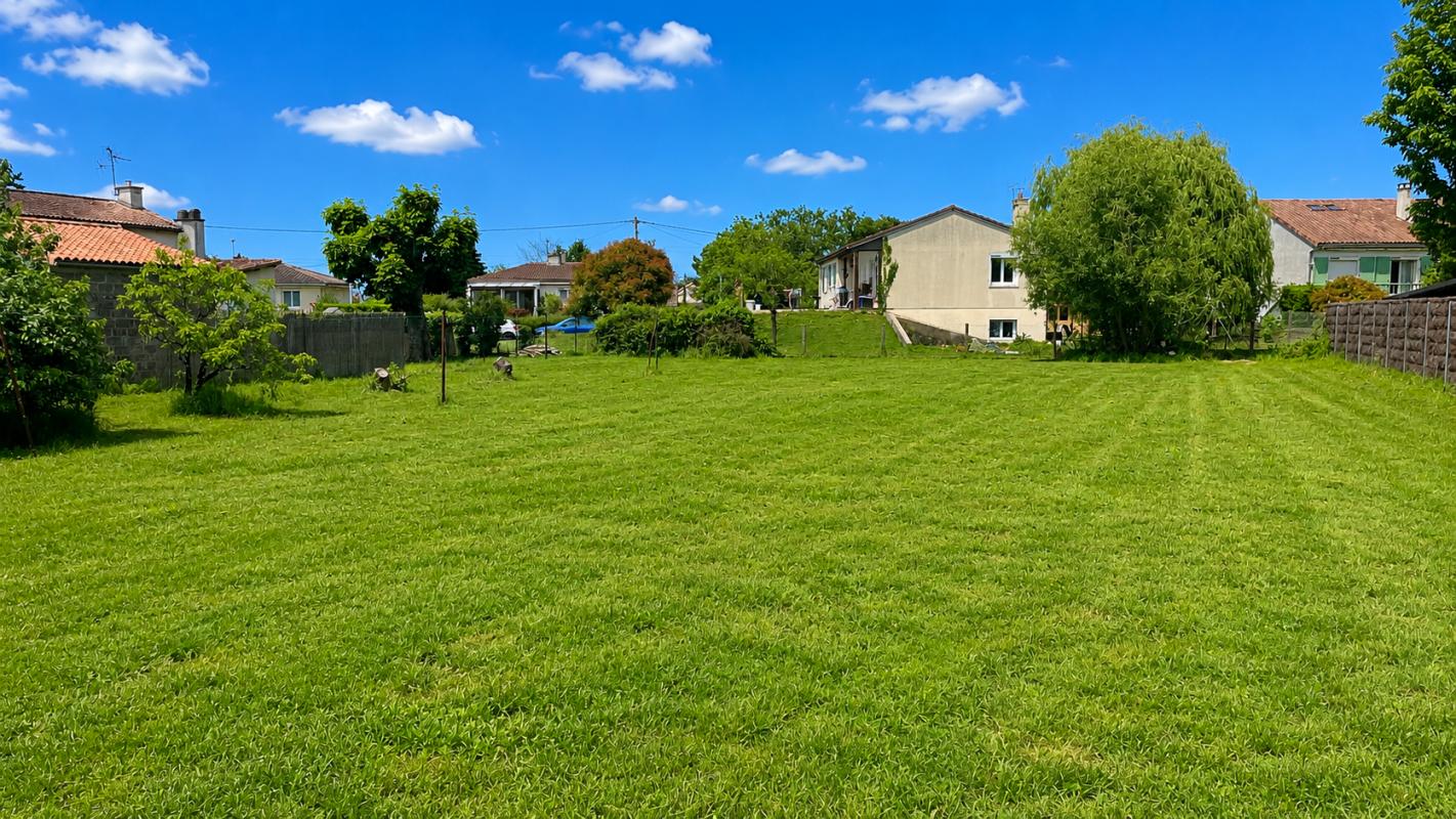 POITIERS Terrain constructible plat de 1118 m2 à Vouneuil sous Biard 2