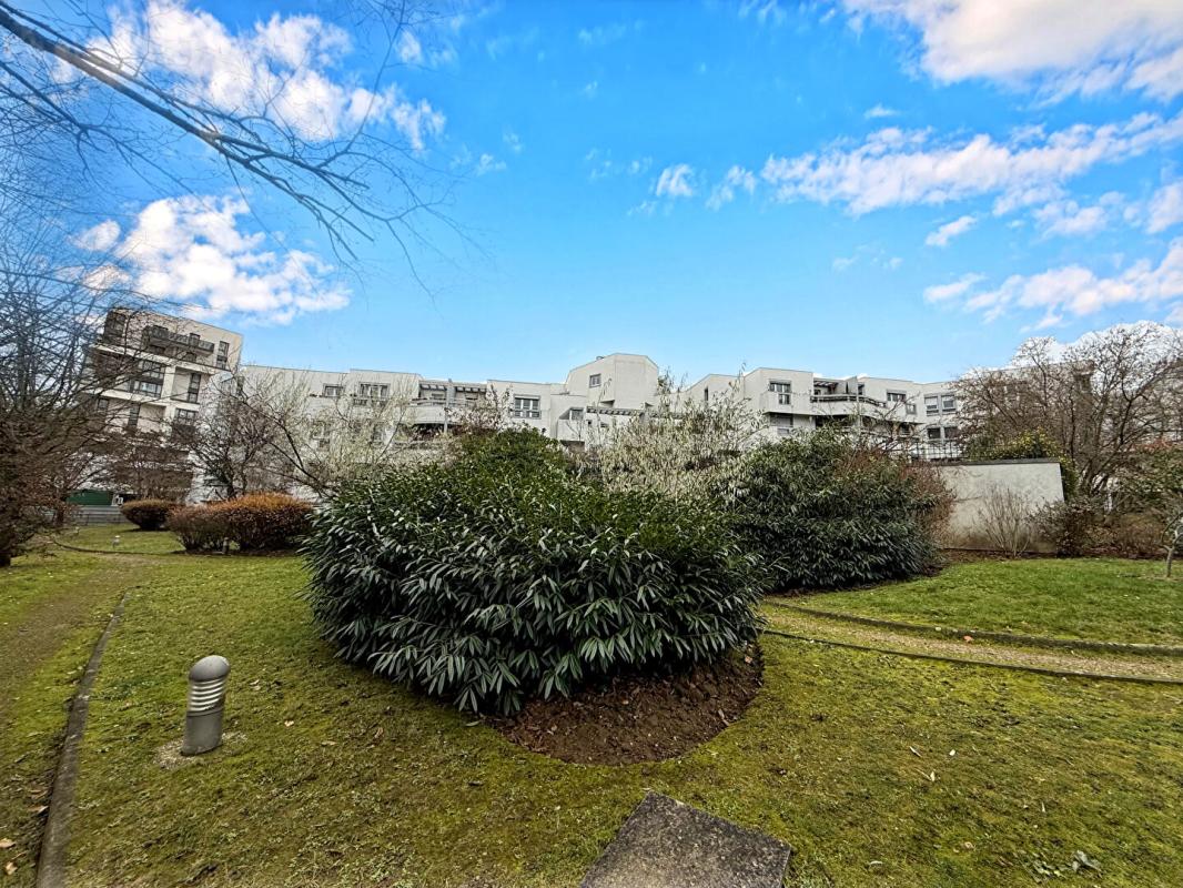 SURESNES SURESNES CENTRE-VILLE - Appartement 3 pièce(s) 74 m2 - ASCENSEUR - TERRASSE - PARKING - CAVE - BUS AU PIED DE L'APPARTEMENT 2