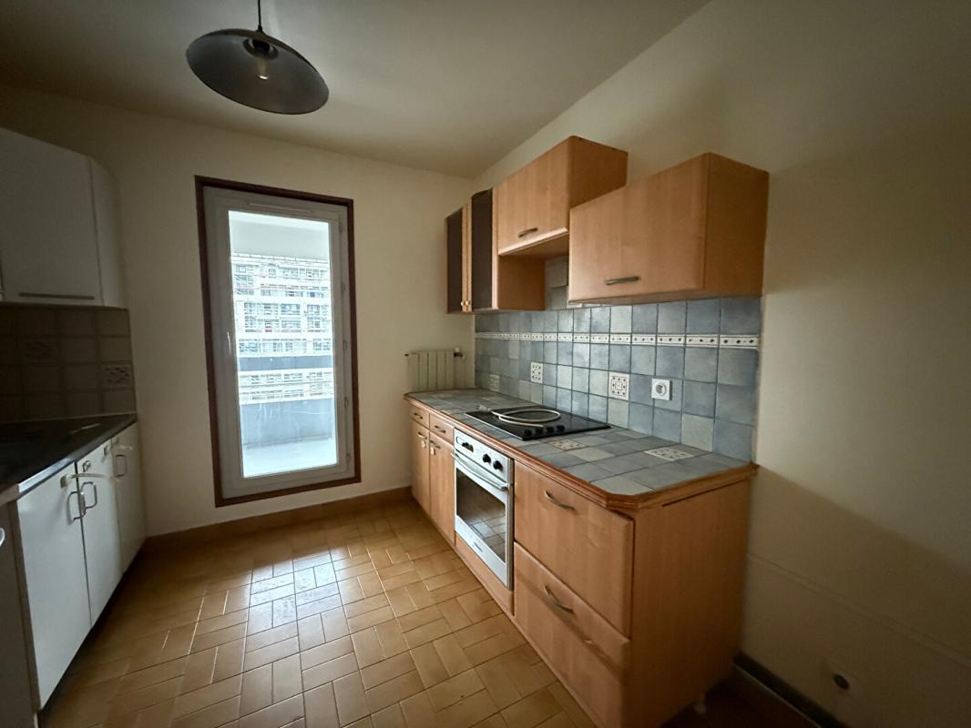 SURESNES SURESNES CENTRE-VILLE - Appartement 3 pièce(s) 74 m2 - ASCENSEUR - TERRASSE - PARKING - CAVE - BUS AU PIED DE L'APPARTEMENT 5