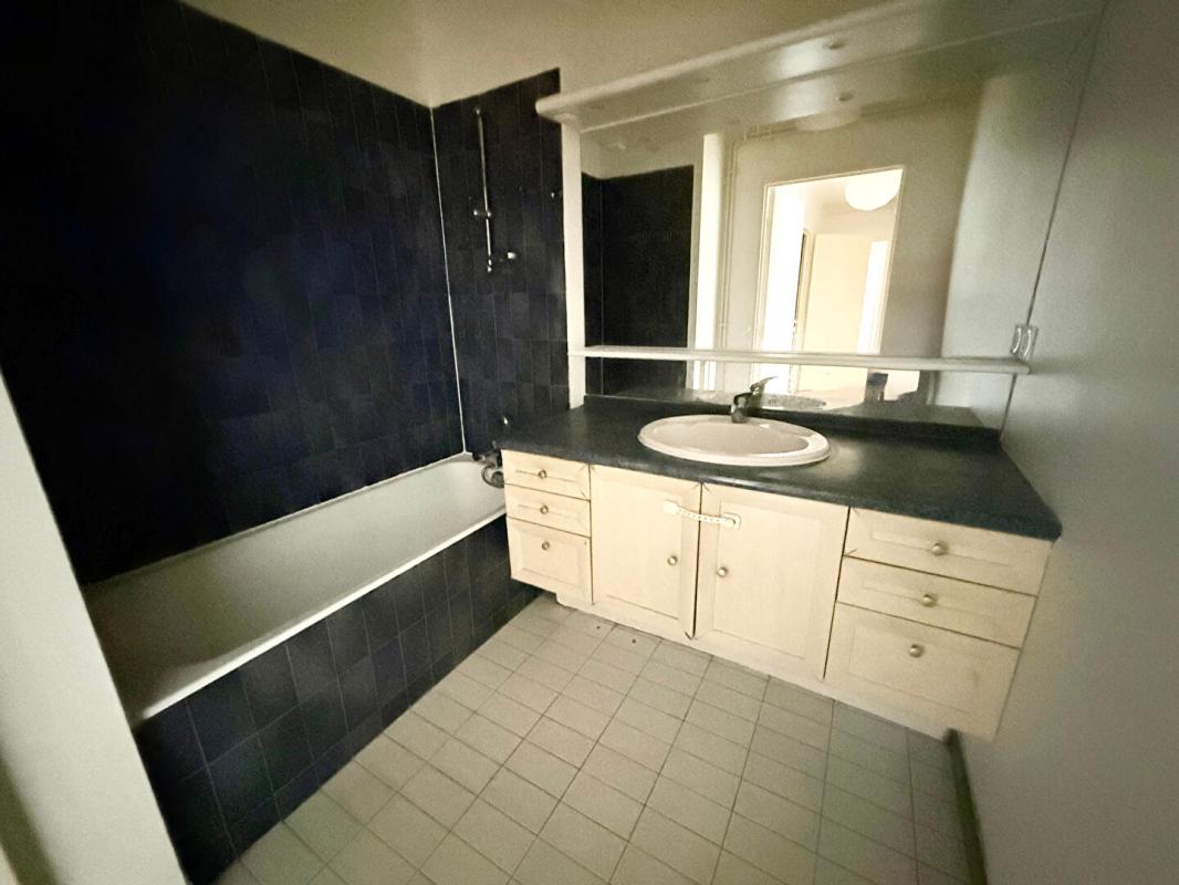 SURESNES SURESNES CENTRE-VILLE - Appartement 3 pièce(s) 74 m2 - ASCENSEUR - TERRASSE - PARKING - CAVE - BUS AU PIED DE L'APPARTEMENT 7
