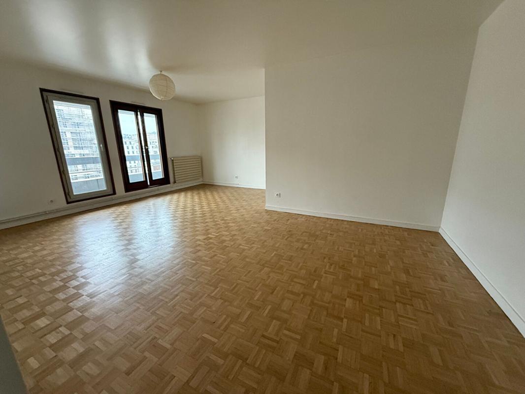 SURESNES SURESNES CENTRE-VILLE - Appartement 3 pièce(s) 74 m2 - ASCENSEUR - TERRASSE - PARKING - CAVE - BUS AU PIED DE L'APPARTEMENT 8