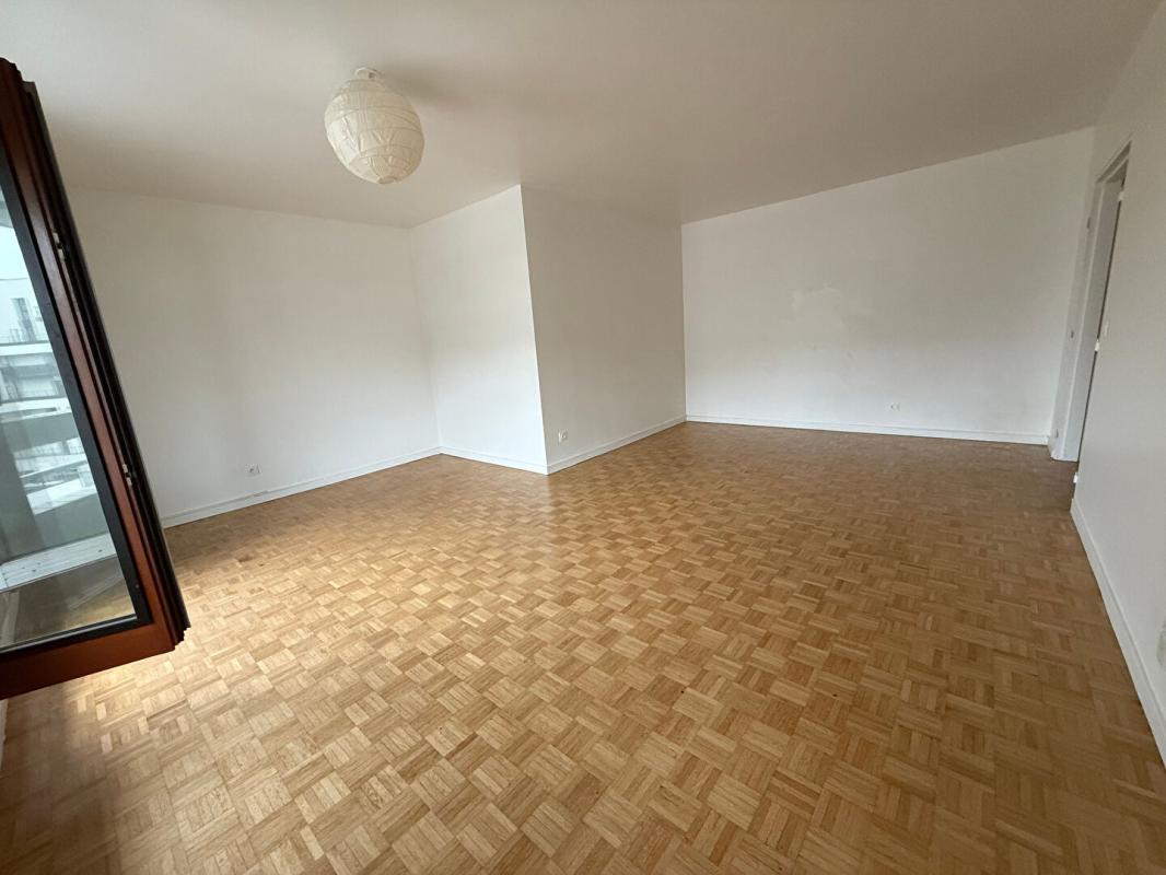 SURESNES SURESNES CENTRE-VILLE - Appartement 3 pièce(s) 74 m2 - ASCENSEUR - TERRASSE - PARKING - CAVE - BUS AU PIED DE L'APPARTEMENT 9