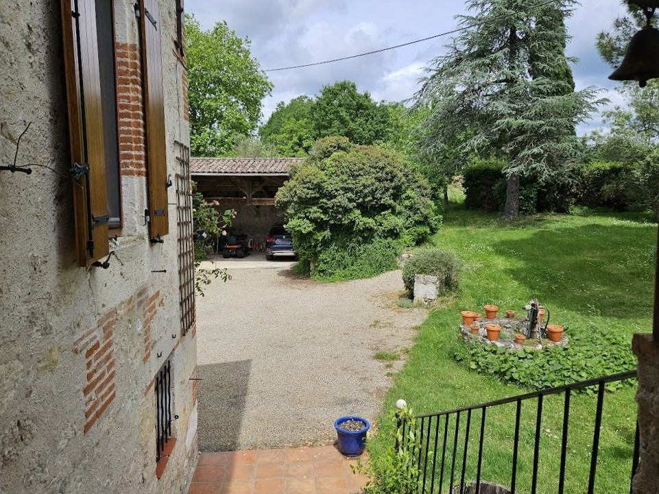VALENCE Secteur Valence d'Agen : Maison - Gîte - Grange- Piscine - 3 ha 5