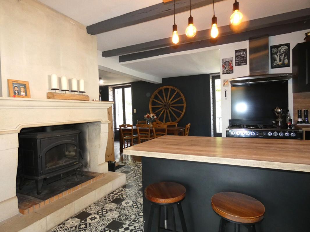 HAUTEFORT Maison en pierre 215 m2 / 5 chambres / sous-sol / terrain 6000m² 10
