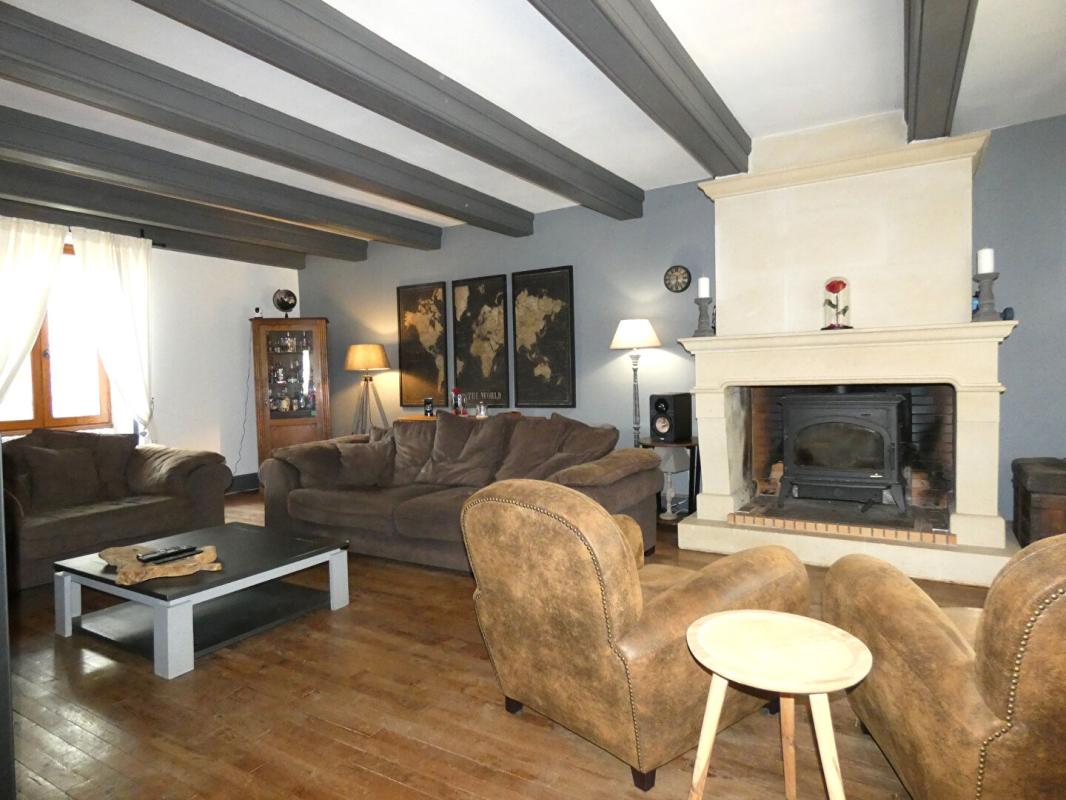 HAUTEFORT Maison en pierre 215 m2 / 5 chambres / sous-sol / terrain 6000m² 12