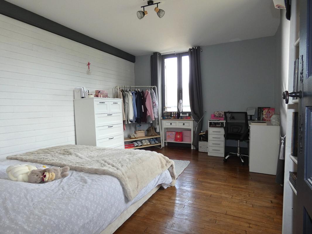 HAUTEFORT Maison en pierre 215 m2 / 5 chambres / sous-sol / terrain 6000m² 15