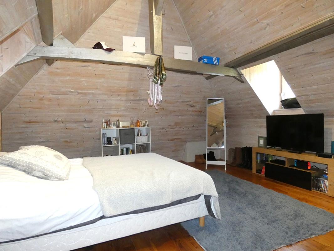 HAUTEFORT Maison en pierre 215 m2 / 5 chambres / sous-sol / terrain 6000m² 18