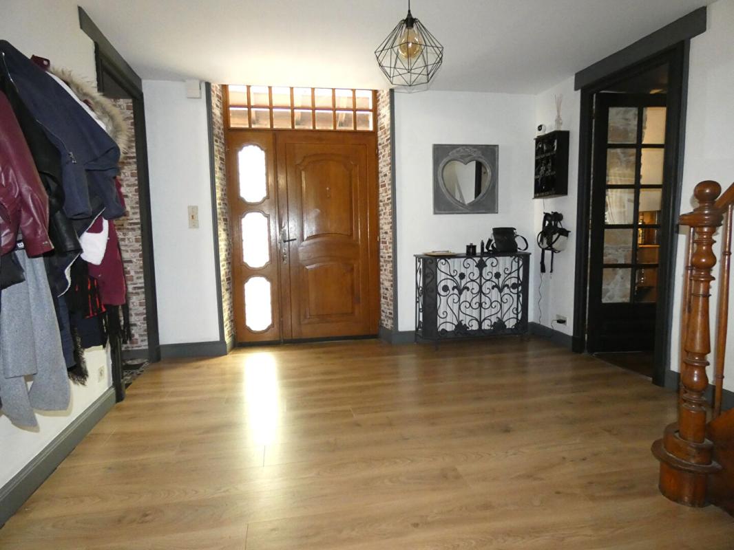 HAUTEFORT Maison en pierre 215 m2 / 5 chambres / sous-sol / terrain 6000m² 7